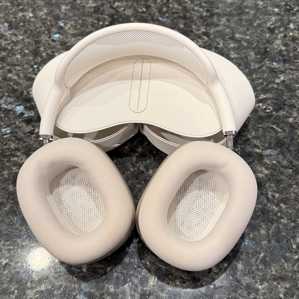 Apple Airpods Max Cream Wireless Headphones